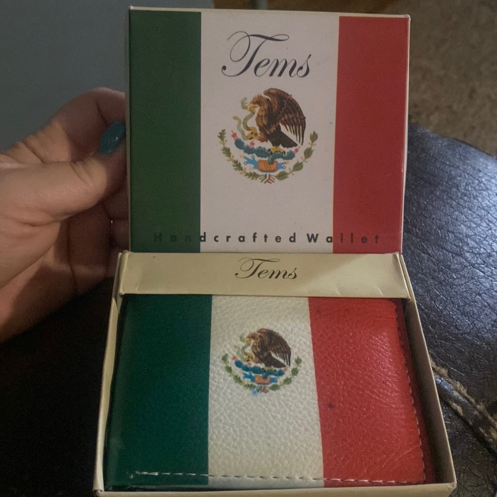 Tens hand crafted real leather wallet. Perfect condition, never used!!!